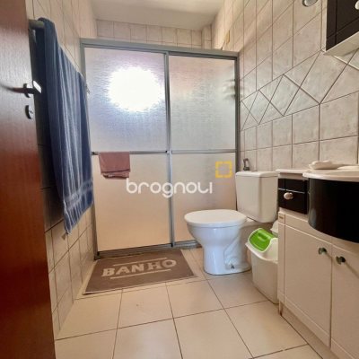 Casa com 222m², 5 quartos (sendo 2 suítes), 4 garagens, no bairro Campeche em Florianópolis