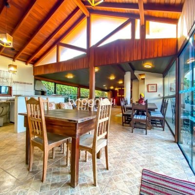 Casa com 222m², 5 quartos (sendo 2 suítes), 4 garagens, no bairro Campeche em Florianópolis