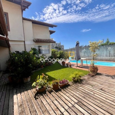 Casa com 222m², 5 quartos (sendo 2 suítes), 4 garagens, no bairro Campeche em Florianópolis