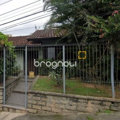 Casa com 250m², 5 quartos (sendo 1 suíte), 4 garagens, no bairro Carvoeira em Florianópolis