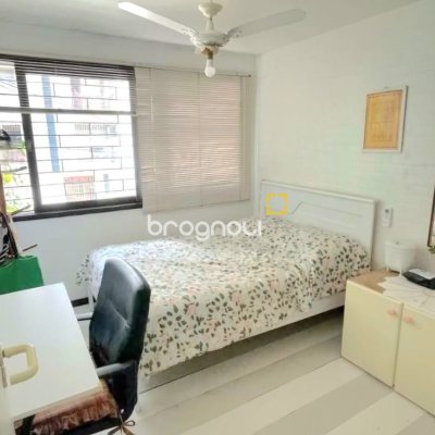 Casa com 250m², 5 quartos (sendo 1 suíte), 4 garagens, no bairro Carvoeira em Florianópolis