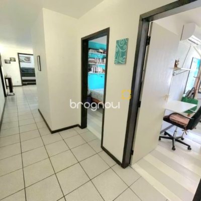 Casa com 250m², 5 quartos (sendo 1 suíte), 4 garagens, no bairro Carvoeira em Florianópolis