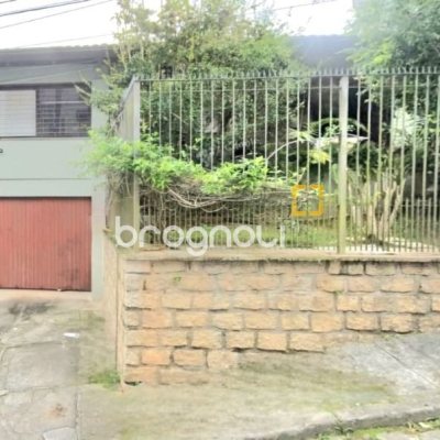 Casa com 250m², 5 quartos (sendo 1 suíte), 4 garagens, no bairro Carvoeira em Florianópolis