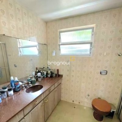 Casa com 250m², 5 quartos (sendo 1 suíte), 4 garagens, no bairro Carvoeira em Florianópolis