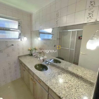 Casa com 250m², 5 quartos (sendo 1 suíte), 4 garagens, no bairro Carvoeira em Florianópolis