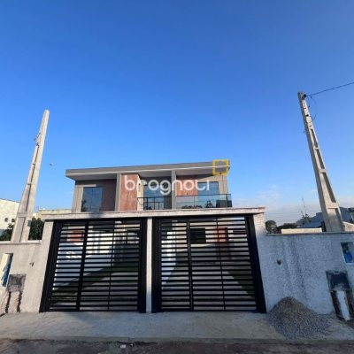 Casa com 85m², 2 quartos (sendo 1 suíte), 2 garagens, no bairro Rio Vermelho em Florianópolis