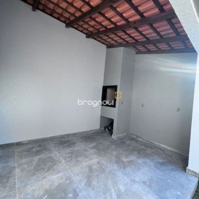 Casa com 85m², 2 quartos (sendo 1 suíte), 2 garagens, no bairro Rio Vermelho em Florianópolis