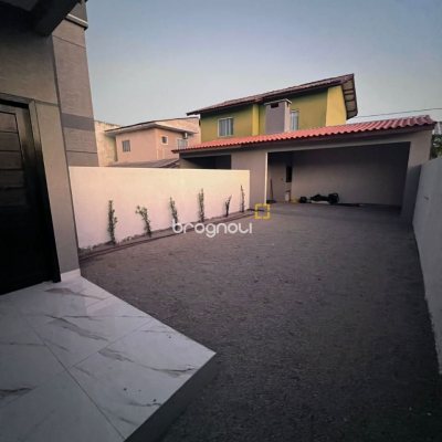 Casa com 85m², 2 quartos (sendo 1 suíte), 2 garagens, no bairro Rio Vermelho em Florianópolis