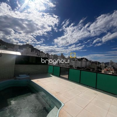 Cobertura com 170m², 3 quartos (sendo 1 suíte), 2 garagens, no bairro Carvoeira em Florianópolis