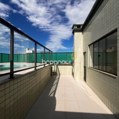 Cobertura com 170m², 3 quartos (sendo 1 suíte), 2 garagens, no bairro Carvoeira em Florianópolis