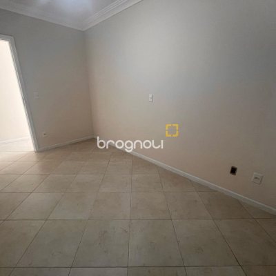 Cobertura com 170m², 3 quartos (sendo 1 suíte), 2 garagens, no bairro Carvoeira em Florianópolis