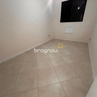 Cobertura com 170m², 3 quartos (sendo 1 suíte), 2 garagens, no bairro Carvoeira em Florianópolis