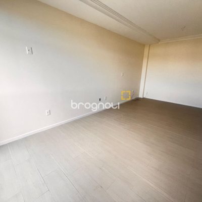 Cobertura com 170m², 3 quartos (sendo 1 suíte), 2 garagens, no bairro Carvoeira em Florianópolis
