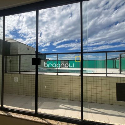 Cobertura com 170m², 3 quartos (sendo 1 suíte), 2 garagens, no bairro Carvoeira em Florianópolis