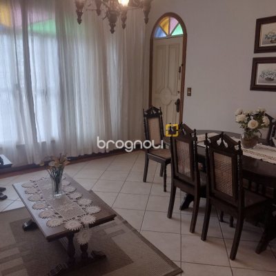Casa com 140m², 3 quartos (sendo 1 suíte), 3 garagens, no bairro Trindade em Florianópolis