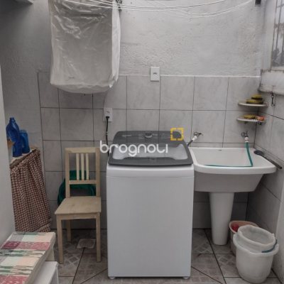 Casa com 140m², 3 quartos (sendo 1 suíte), 3 garagens, no bairro Trindade em Florianópolis