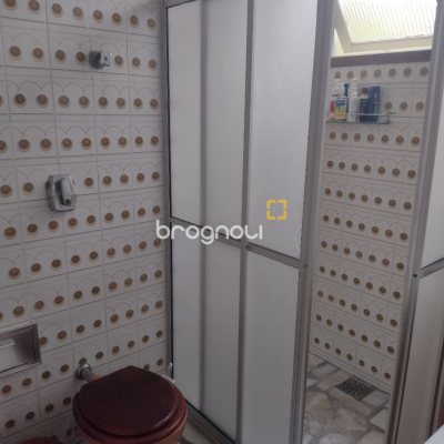 Casa com 140m², 3 quartos (sendo 1 suíte), 3 garagens, no bairro Trindade em Florianópolis