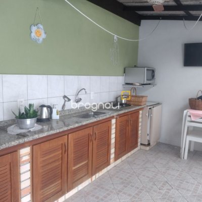 Casa com 140m², 3 quartos (sendo 1 suíte), 3 garagens, no bairro Trindade em Florianópolis