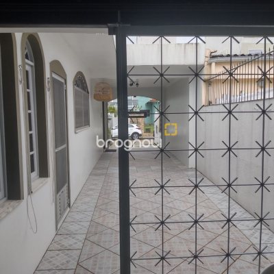 Casa com 140m², 3 quartos (sendo 1 suíte), 3 garagens, no bairro Trindade em Florianópolis