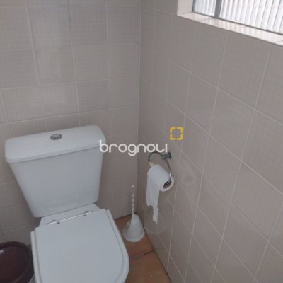 Casa com 140m², 3 quartos (sendo 1 suíte), 3 garagens, no bairro Trindade em Florianópolis