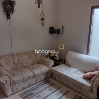 Casa com 140m², 3 quartos (sendo 1 suíte), 3 garagens, no bairro Trindade em Florianópolis