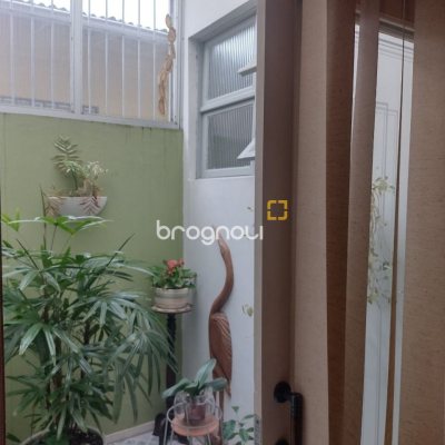 Casa com 140m², 3 quartos (sendo 1 suíte), 3 garagens, no bairro Trindade em Florianópolis