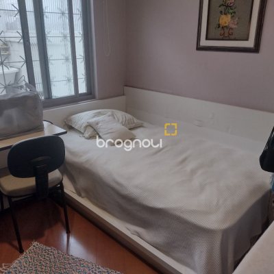 Casa com 140m², 3 quartos (sendo 1 suíte), 3 garagens, no bairro Trindade em Florianópolis