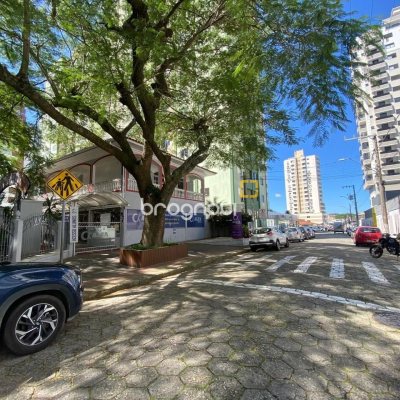Apartamento com 103m², 3 quartos (sendo 1 suíte), 1 garagem, no bairro Campinas em São José