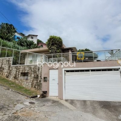 Casa com 110m², 3 quartos, 2 garagens, no bairro Saco dos Limões em Florianópolis