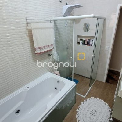 Casa com 110m², 3 quartos, 2 garagens, no bairro Saco dos Limões em Florianópolis