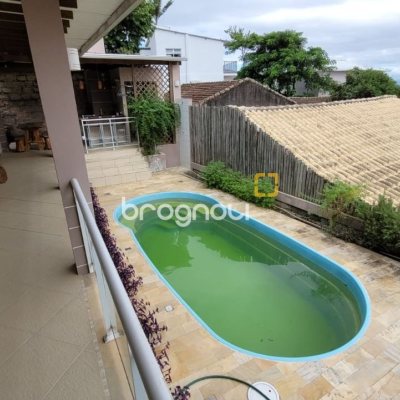 Casa com 110m², 3 quartos, 2 garagens, no bairro Saco dos Limões em Florianópolis
