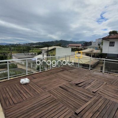 Casa com 110m², 3 quartos, 2 garagens, no bairro Saco dos Limões em Florianópolis