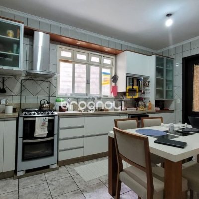 Casa com 110m², 3 quartos, 2 garagens, no bairro Saco dos Limões em Florianópolis