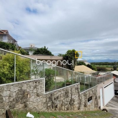 Casa com 110m², 3 quartos, 2 garagens, no bairro Saco dos Limões em Florianópolis