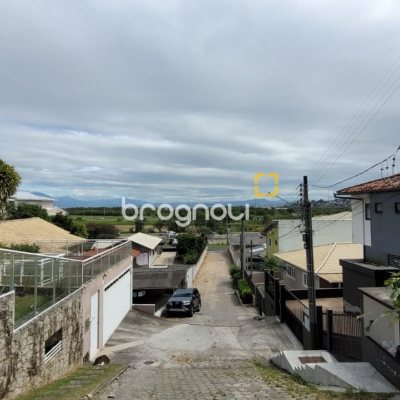 Casa com 110m², 3 quartos, 2 garagens, no bairro Saco dos Limões em Florianópolis