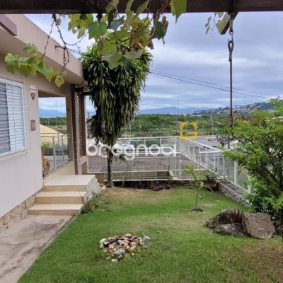 Casa com 110m², 3 quartos, 2 garagens, no bairro Saco dos Limões em Florianópolis