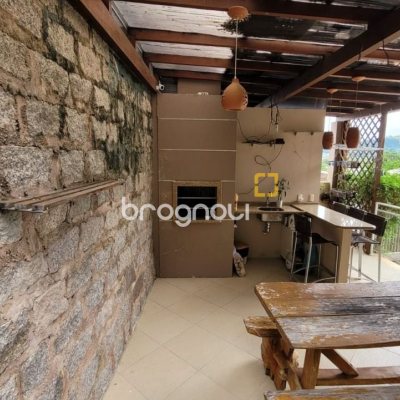 Casa com 110m², 3 quartos, 2 garagens, no bairro Saco dos Limões em Florianópolis