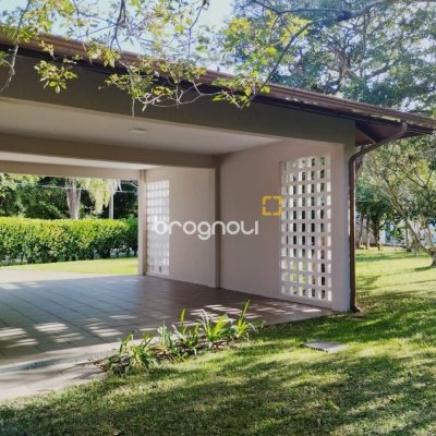 Casa de Condomínio com 735m², 4 quartos (sendo 1 suíte), 5 garagens, no bairro Ponta das Canas em Florianópolis