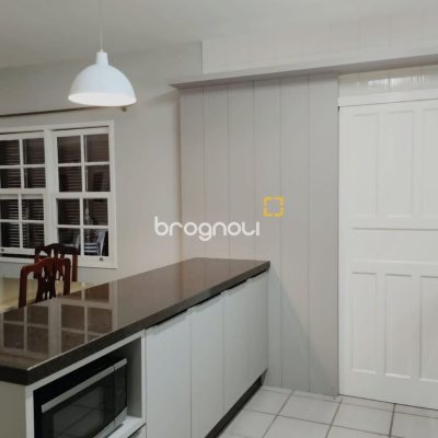 Casa de Condomínio com 735m², 4 quartos (sendo 1 suíte), 5 garagens, no bairro Ponta das Canas em Florianópolis