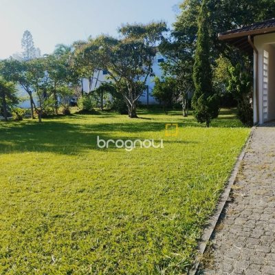 Casa de Condomínio com 735m², 4 quartos (sendo 1 suíte), 5 garagens, no bairro Ponta das Canas em Florianópolis