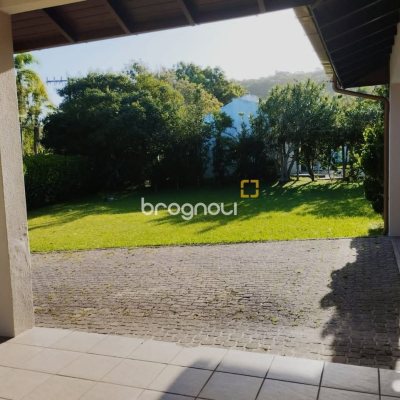 Casa de Condomínio com 735m², 4 quartos (sendo 1 suíte), 5 garagens, no bairro Ponta das Canas em Florianópolis