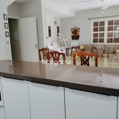 Casa de Condomínio com 735m², 4 quartos (sendo 1 suíte), 5 garagens, no bairro Ponta das Canas em Florianópolis