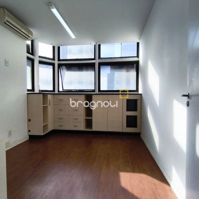 Sala com 30m², no bairro Centro em Florianópolis