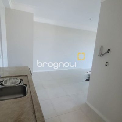 Apartamento com 94m², 3 quartos (sendo 1 suíte), 2 garagens, no bairro Capoeiras em Florianópolis