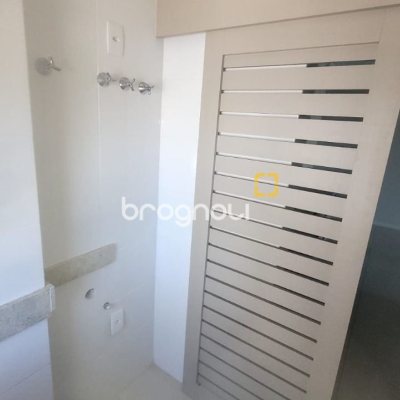 Apartamento com 94m², 3 quartos (sendo 1 suíte), 2 garagens, no bairro Capoeiras em Florianópolis