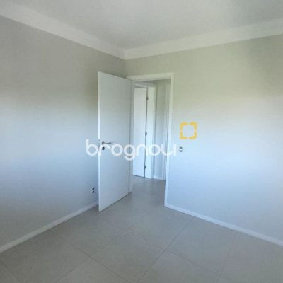 Apartamento com 94m², 3 quartos (sendo 1 suíte), 2 garagens, no bairro Capoeiras em Florianópolis