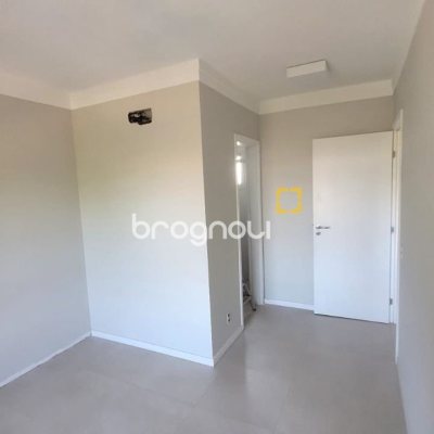 Apartamento com 94m², 3 quartos (sendo 1 suíte), 2 garagens, no bairro Capoeiras em Florianópolis