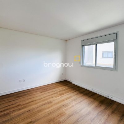 Casa com 170m², 3 quartos (sendo 1 suíte), 2 garagens, no bairro Campeche em Florianópolis