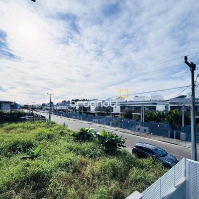 Casa com 170m², 3 quartos (sendo 1 suíte), 2 garagens, no bairro Campeche em Florianópolis