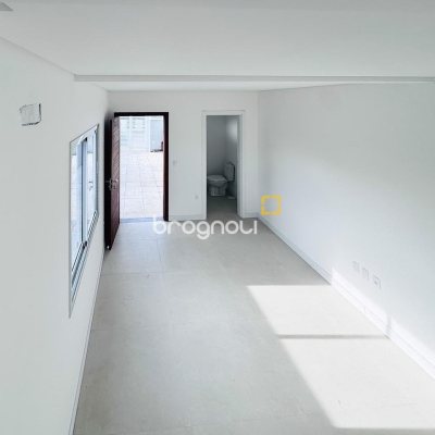 Casa com 170m², 3 quartos (sendo 1 suíte), 2 garagens, no bairro Campeche em Florianópolis
